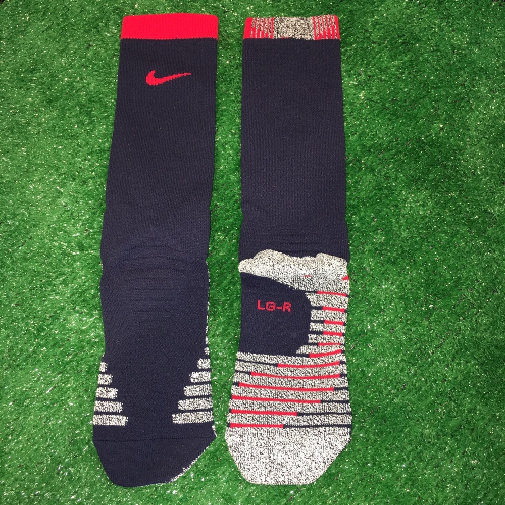 NEW NIKE GRIP SOCKS CREW HEIGHT